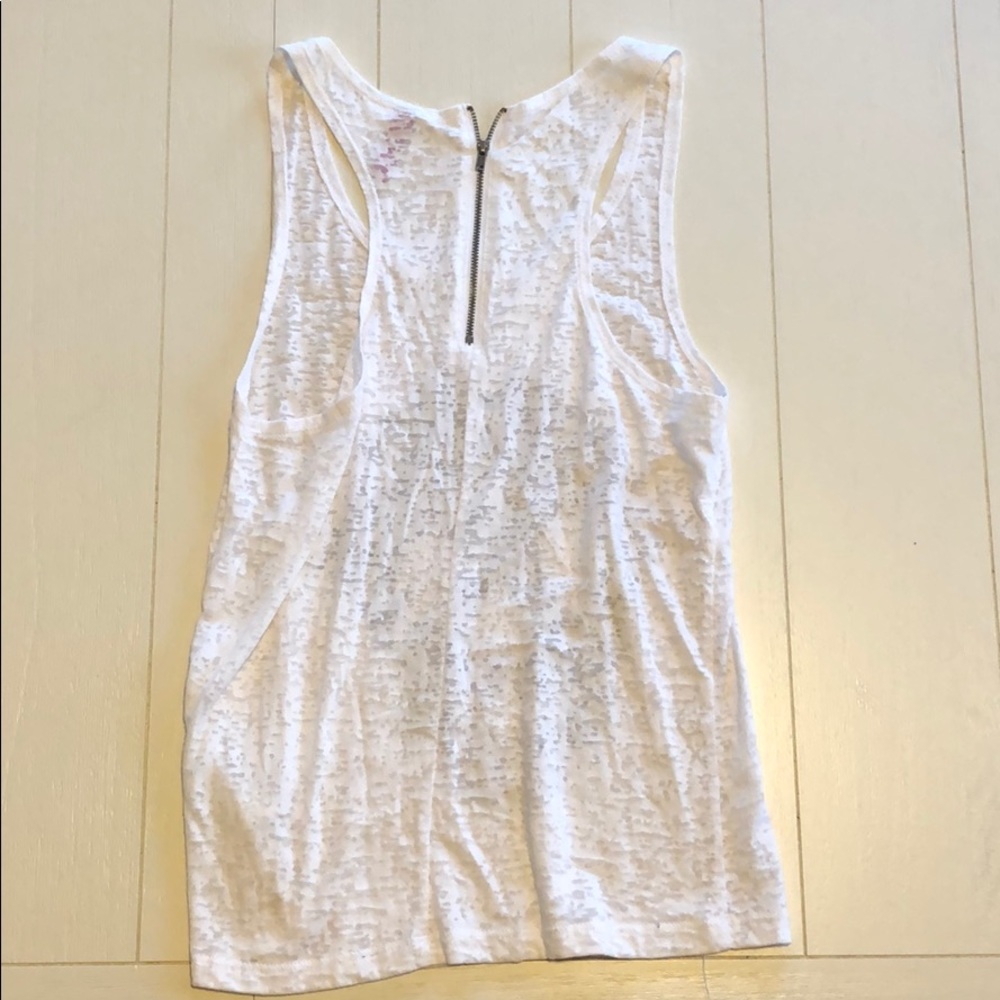 Skull Tank - Picture 2 of 2